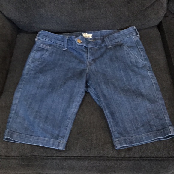 Old Navy Denim The Diva Bermuda Shorts with5 Pockets Snap Closure Belt Loops-12 - Picture 8 of 11